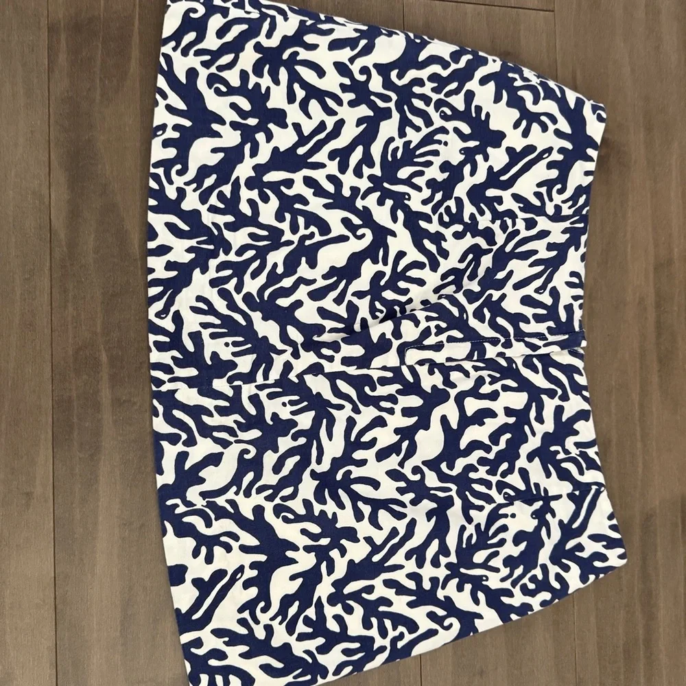 Lilly Pulitzer Auden Treasure Navy and White Patterned Skort Skirt - Picture 5 of 7